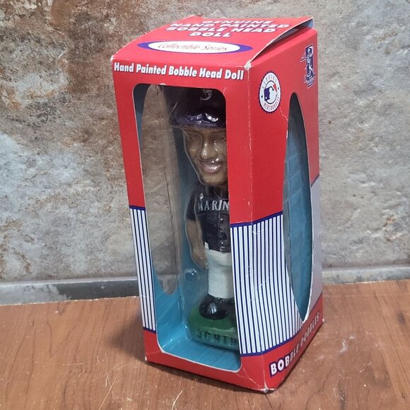 Seattle Mariners Ichiro Suzuki Bobblehead Doll Rookie of the Year 2001 - Picture 7 of 9